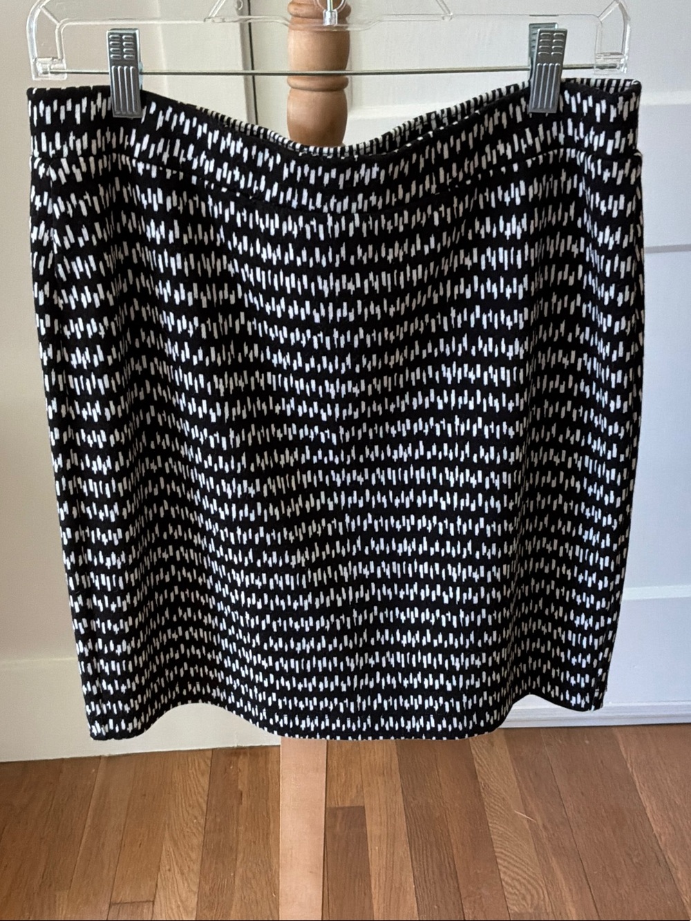 LOFT Black and White Textured Pencil Skirt